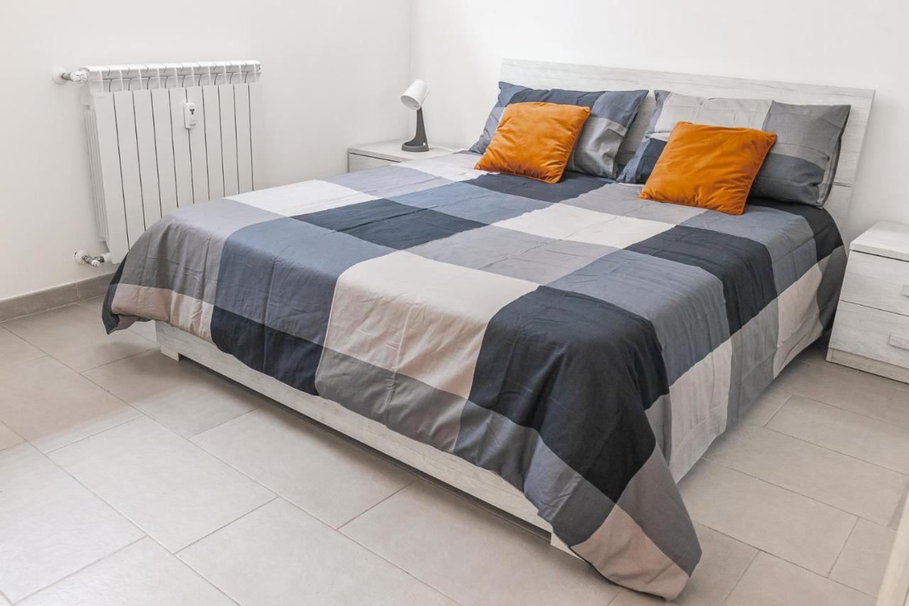Staurenghi Red Apartment Варезе Екстериор снимка